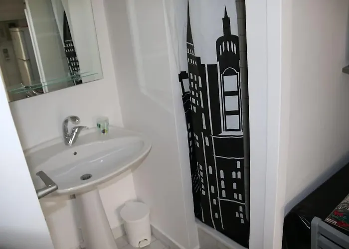 411, Port Nature 4 Au Village Naturiste * Agde